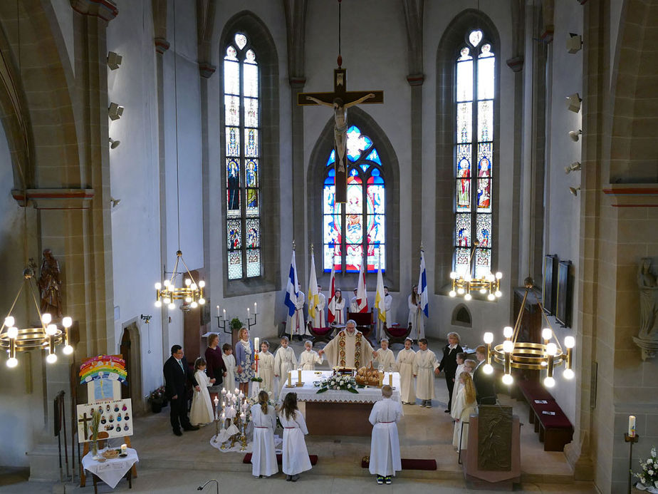 1. Heilige Kommunion in St. Crescentius (Foto: Karl-Franz Thiede)